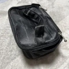 ロゴ入りブラックポーチ