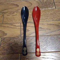 塗りのスプーン　赤黒２本