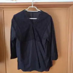 黒の刺繍入り七分袖チュニック