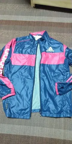 adidasウィンドブレーカー