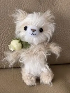 手作り あみぐるみ ベージュと白のぬいぐるみ