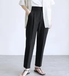 reca センタープレステーパードパンツ　黒　Mサイズ