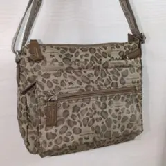 モーダプリンチペ ヒョウ柄ナイロンショルダーバッグ
