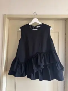 sheller フリルボリュームトップス BLACK
