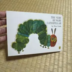 The very hungry caterpillar 英語絵本