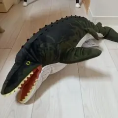 新品　ジュラシック・ワールド／復活の大地スーパーラージぬいぐるみ“モササウルス”