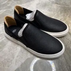 【新品未着用】UGG ブラック レザー スリッポン