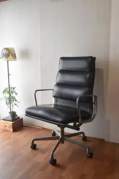 Herman Miller Eames Soft Pad chair