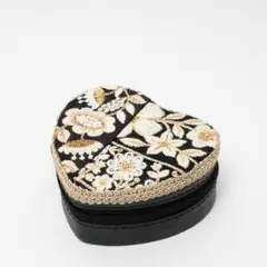 PM301 | ハート型アクセサリーBOX　ブラック　インド刺繍リボン