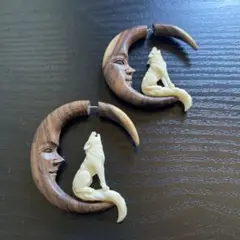 月と狼デザインピアス