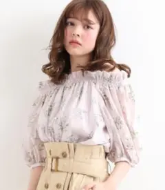 花柄　オフショルダー　半袖　MAJESTIC LEGON