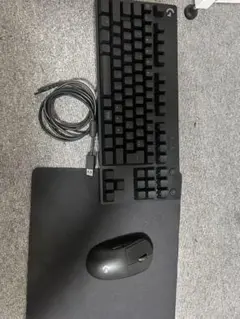 Logicoolキーボード、マウス、マウスパッド、コード