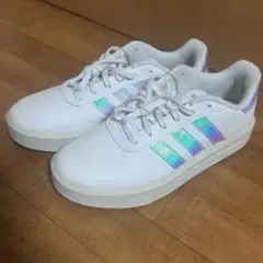 adidas ホワイト スニーカー