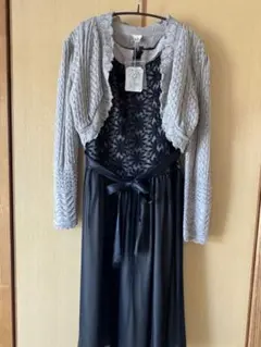美品　刺繍入り黒Aラインドレス　ボレロ(新品)付き　M