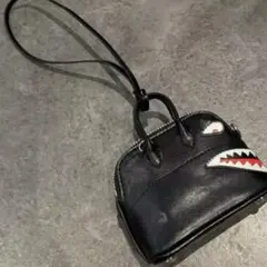 本革　バッグチャーム キーホルダー イヤホンケース シャーク サメ　黒　ブラック