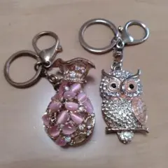 フクロウと花瓶のキーホルダー
