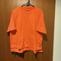 オレンジ色 Tシャツ