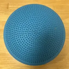 青いバランスクッション