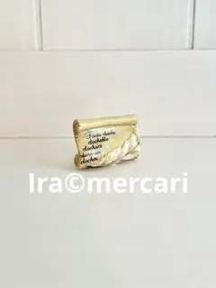 フランス詩が書かれた羊皮紙と羽ペン　フェーブ　フェーヴ　ミニチュア
