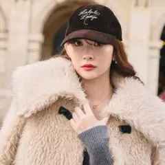 Her lip to Lounge velours cap