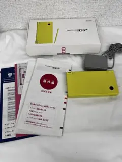 NintendoニンテンドーDSi ライトグリーン 本体と付属品