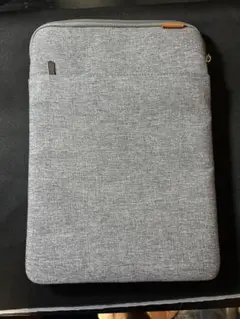 グレーのMacBookケース