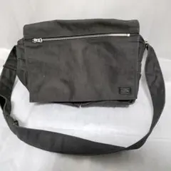 Item thumbnail for item 6236ec8a-dccf-4e53-93ed-1216a7245d64