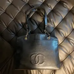 Chanel ショルダーバッグ (ユニークなデザインで可愛い!)
