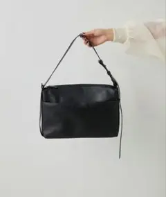イア パピヨネ 《SNS再生数800万》2WAYレザ ーショルダーバッグ