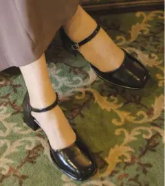 Kastane スクエアストラップパンプス　黒　箱付き