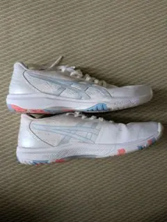 アシックス卓球シューズDYNAFEATHER　VICTASのシューズ袋付き