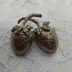 イチゴブローチ