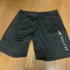 Reebok ブラック ショートパンツ