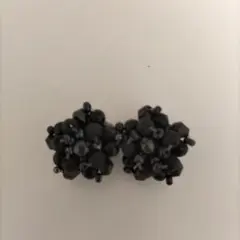 ブラックビーズイヤリング