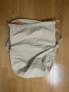 ユニクロ　ドローストリングショルダーバッグ