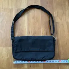 Item thumbnail for item e48d99ed-a3ef-4447-87bd-f8eba81b7969