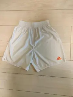 【アディダス】白ハーフパンツ　Ｓ