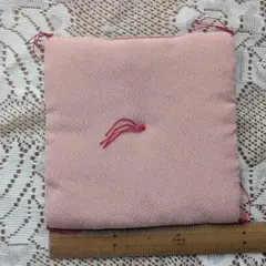 ピンクのテクスチャー座布団 約20cm