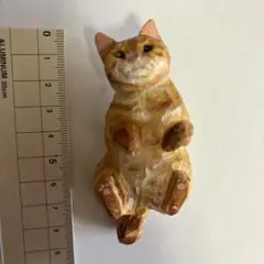 バンナイリョウジ　ブローチ　レア　茶トラ