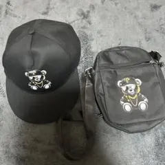 クマキャラクターのキャップとショルダーバッグセット
