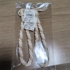 クリーム色と金色のタッセル2本セット