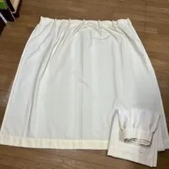 クリーム色のカーテン（フック付き）