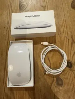 Apple Magic Mouse 本体とケーブル