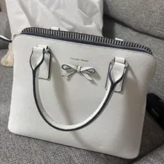 リボン付きホワイトショルダーバッグ