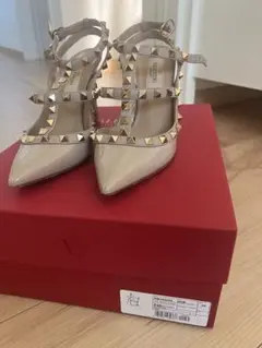 ロックスタッズ エナメル ストラップパンプス