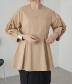 Omekashi オメカシ　タックボリュームペプラムブラウス