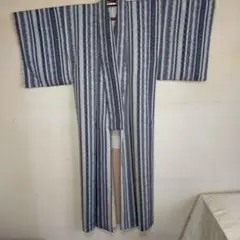お召の着物　袷　グレーの粋なストライプ