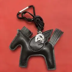 【新品】黒の馬型レザー風キーホルダー チャーム