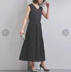 美品　UNITED ARROWS UPCS ランダムプリーツ Ｖネックワンピース