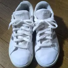 adidas ホワイト スニーカー23cm
